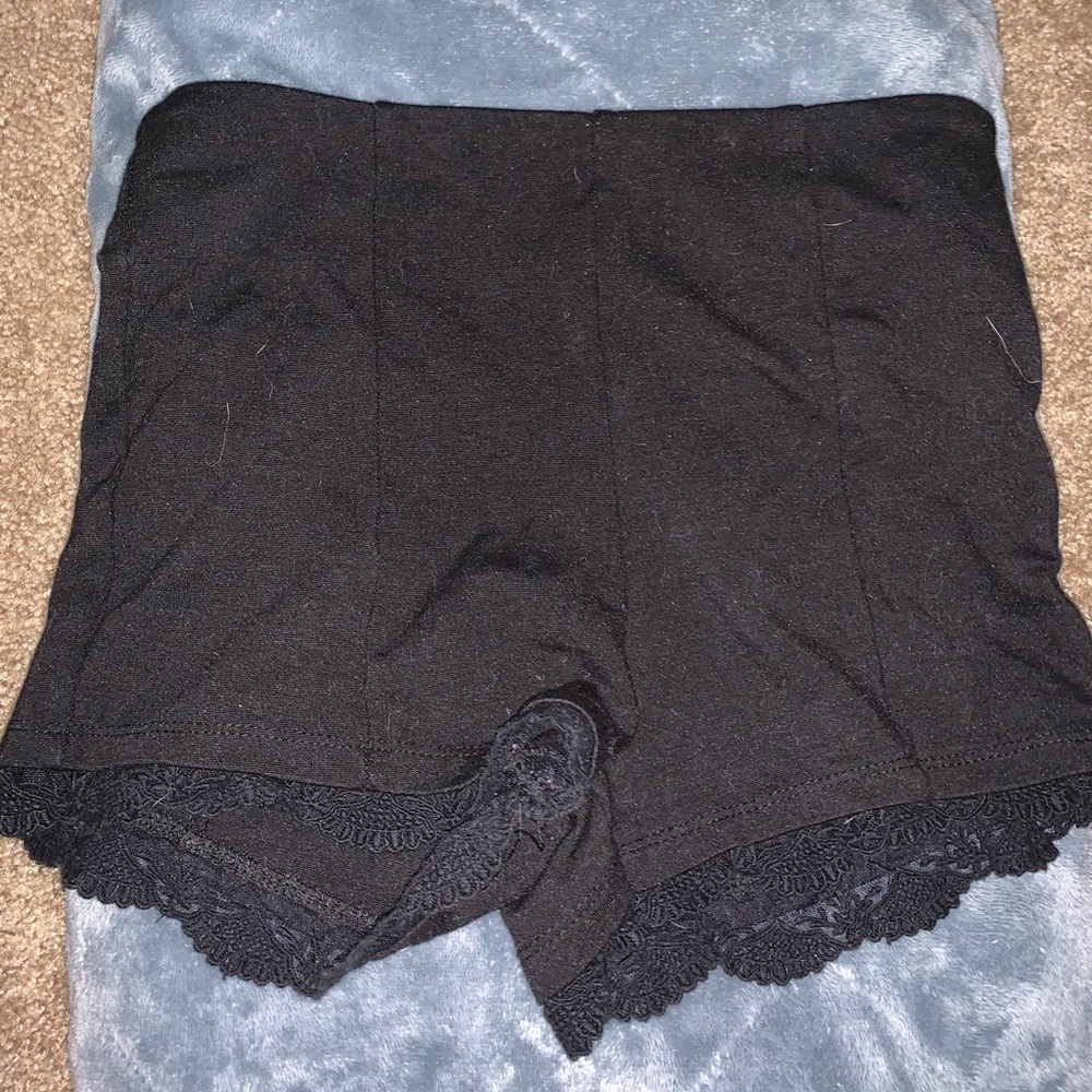 Black lace short